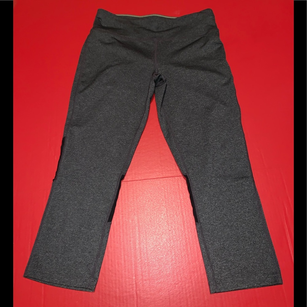 Calvin Klein performance wick capris leggings M